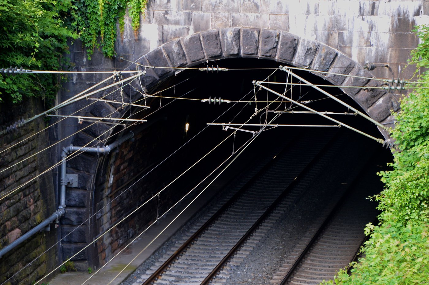Imbocco di una galleria ferroviaria